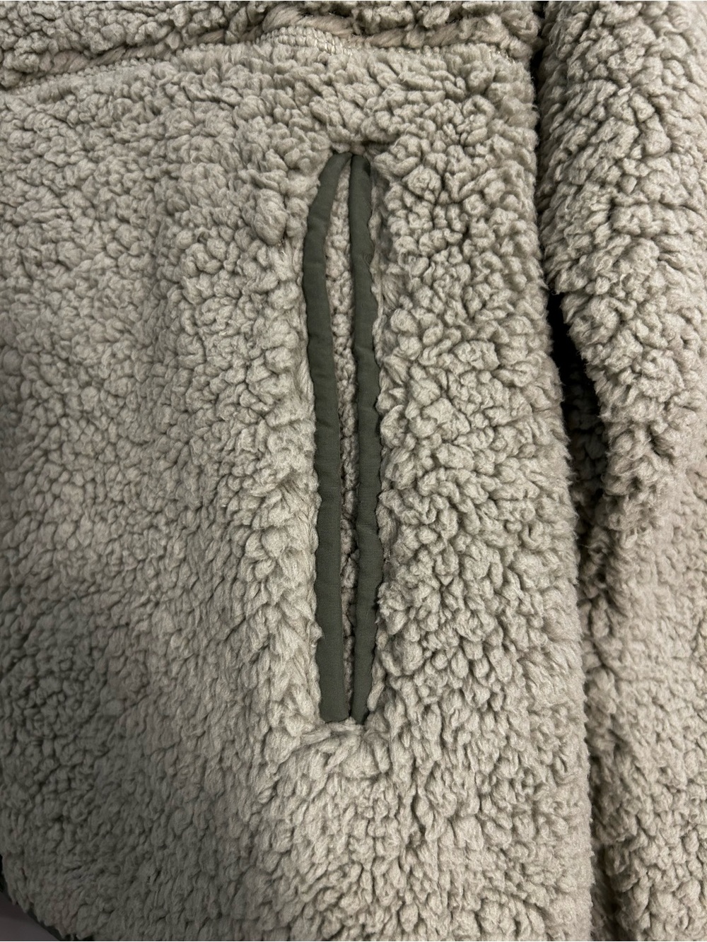 32 Degrees | Sherpa Jacket | Seagrass with Olive Trim | XL - Picture 3 of 14